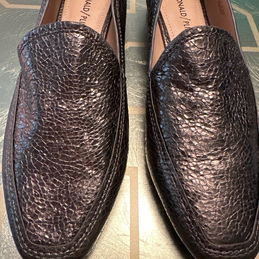 Donald /Pliner Metallic Leather Loafers Size 8
